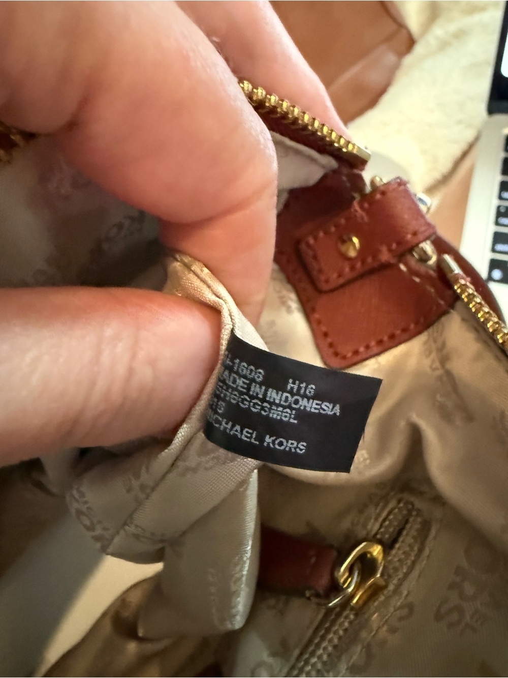 Michael Kors Ciara Grommet Brick Red Saffiano Leather Satchel Crossbody Bag EUC - Picture 16 of 16